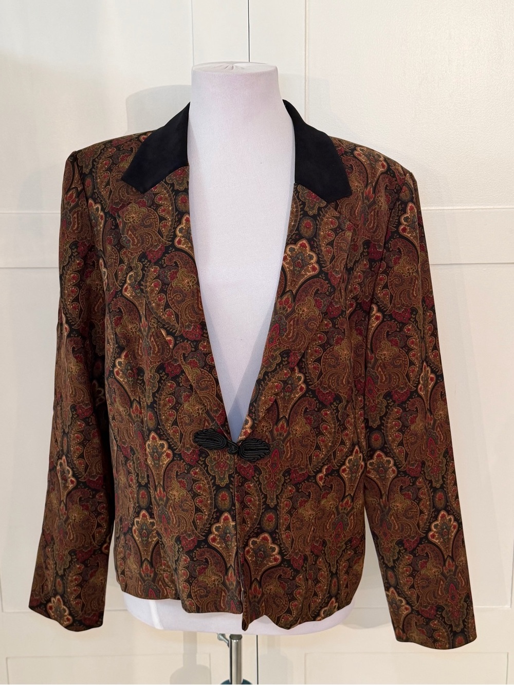 Draper’s & Damon’s Women's Paisley Pattern Brown Jacket with Black Collar 12